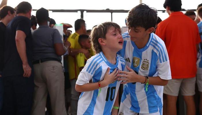 Copa America finalinde izdiham faciaya dönüşüyordu!  Dünyaca ünlü futbolcu annesini kurtarmak için geldi: “İnsanlık dışı bir an oldu”