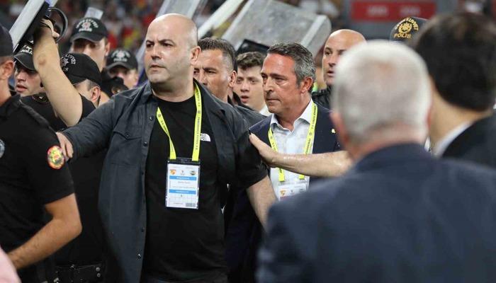 Göztepe maçında nakavt oldu! Ali Koç, yaşananların ardından ilk kez konuştu… Fenerbahçe’nin sahaya giriş nedenini böyle anlattı