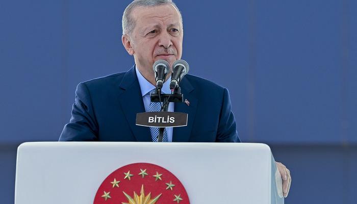 Cumhurbaşkanı Erdoğan Bitlis’te İBB’yi Hedef Aldı: “Paralarıyla Veriyorlar”