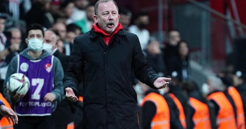 Sergen Yalçın Beşiktaş'ın teknik direktörü olacak mı? açıkladı