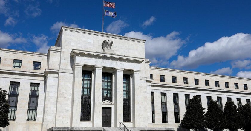 Fed faiz oranını sabit tuttu