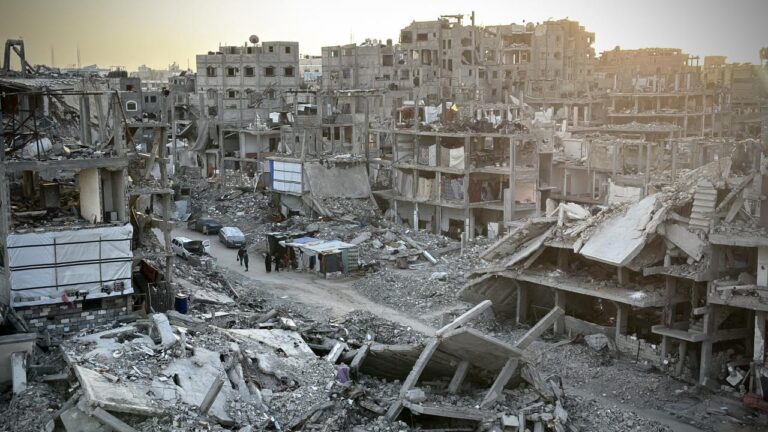 Soykırımcı İsrail, son 24 saatte Gazze Şeridi’ne yaklaşık 50 hava saldırısı düzenledi.