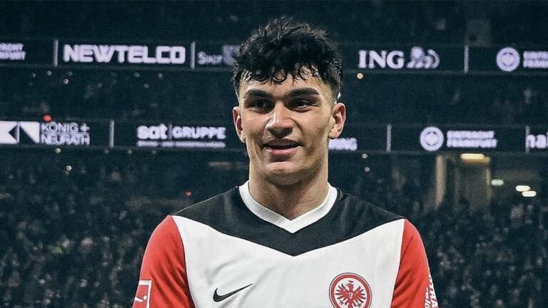Eintracht Frankfurt ulusal futbolcu Can Uzun ile güldü!