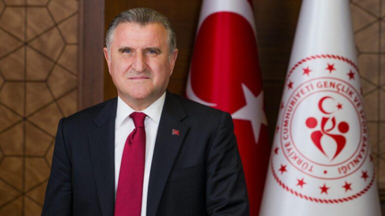 Bakan Bak, Yusuf Dikç ve Şevval Ilayda Tarhan tebrik etti