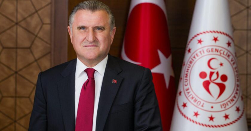 Bakan Bak, Yusuf Dikç ve Şevval Ilayda Tarhan tebrik etti