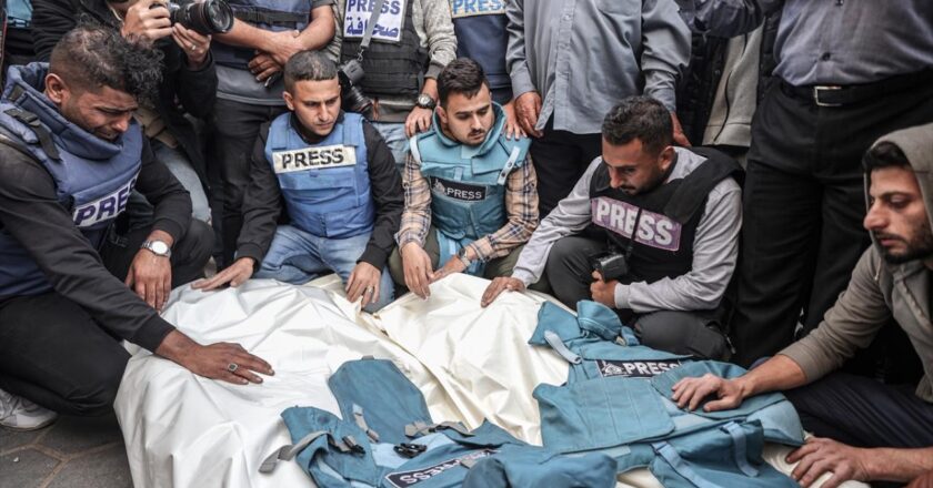Gazze Hükümeti: 239 Gazeteci İsrail saldırılarında hayatını kaybetti