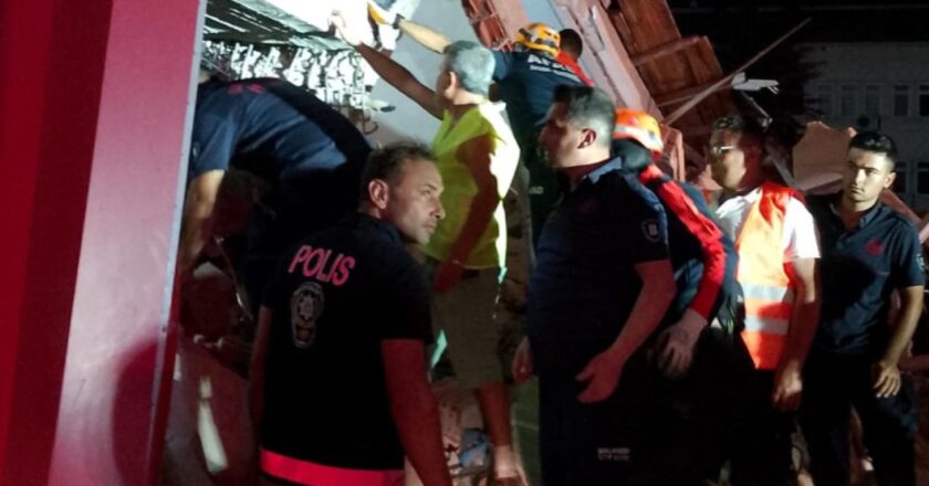 Sürekli depremde yaralanan 4 kişinin tedavisi