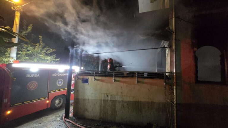 Torbadaki 3 -Storey binada soyu tükenmiş ateş