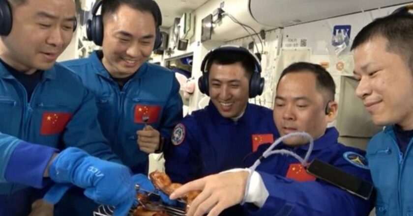 Uzay istasyonuyla ilgili haberler! Çinli taykonotlar uzayda et ve tavuk kızartıyor