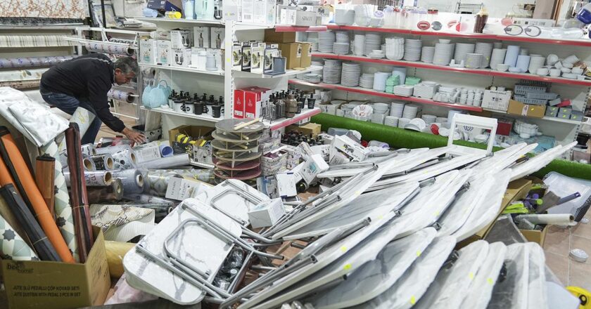 Sındırgı deprem bölgesindeki tüccarlara yeni kredi ve destek imkanları